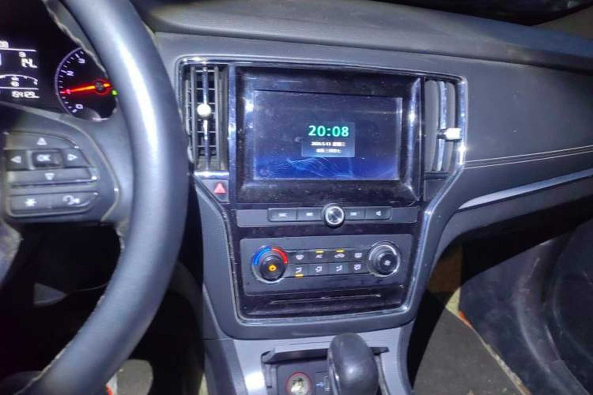 Used Roewe RX5 2018 20T Two-Wheel Drive Automatic Flagship Edition Audio And AC Panel