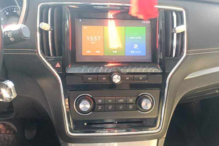 Used Roewe RX5 2018 20T Two-Wheel Drive Manual Flagship Edition Audio And AC Panel
