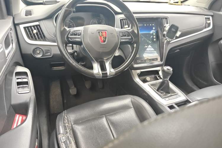 Used Roewe RX5 2018 20T Two-Wheel Drive Manual Internet Elite Edition Center Console