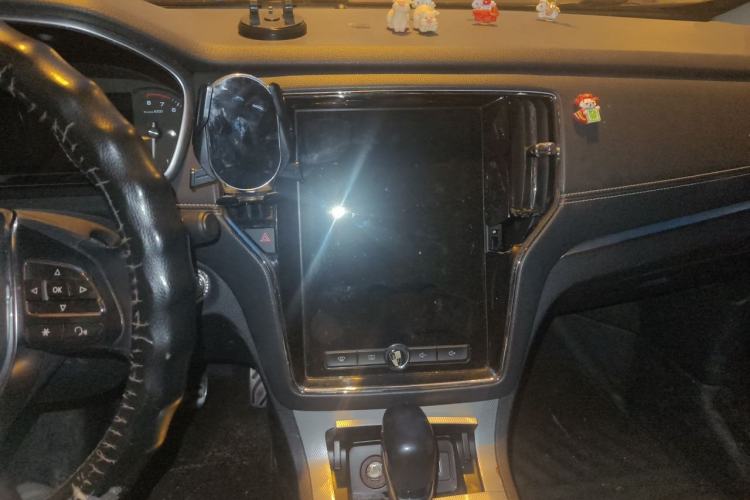 Used Roewe RX5 2018 20T Two-Wheel Drive Automatic Internet Smart Luxury Edition Center Console