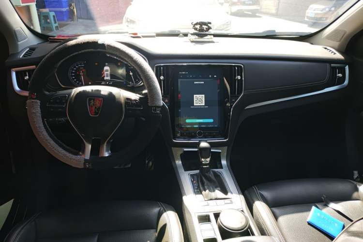 Used Roewe RX5 2018 20T Two-Wheel Drive Automatic Internet Smart Luxury Edition Center Console