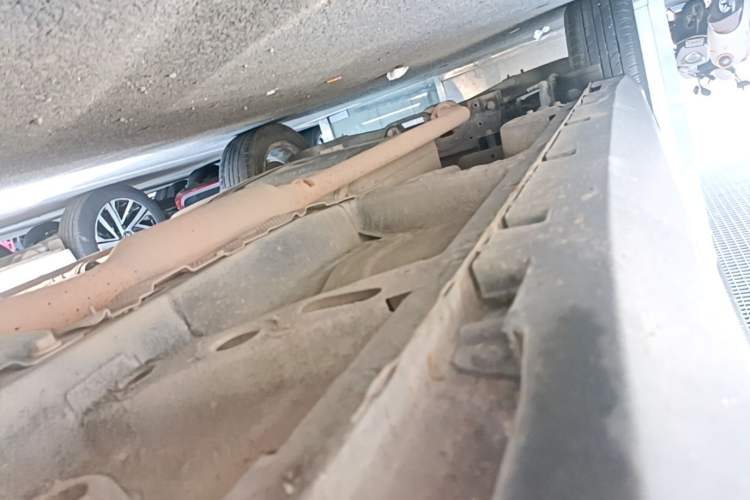 Used Roewe RX5 2018 20T Two-Wheel Drive Manual Flagship Edition Chassis Front Right