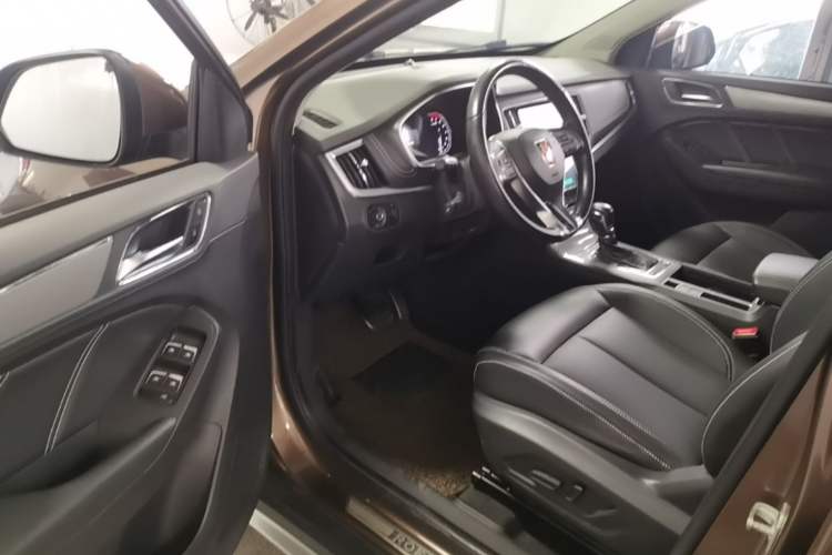 Used Roewe RX5 2018 20T Two-Wheel Drive Automatic Internet Smart Luxury Edition Driver Seat