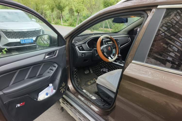 Used Roewe RX5 2018 20T Two-Wheel Drive Automatic Internet Smart Luxury Edition Driver Seat