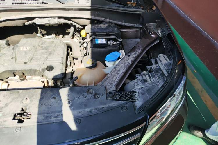 Used Roewe RX5 2018 20T Two-Wheel Drive Automatic Internet Smart Luxury Edition Engine Bay Left
