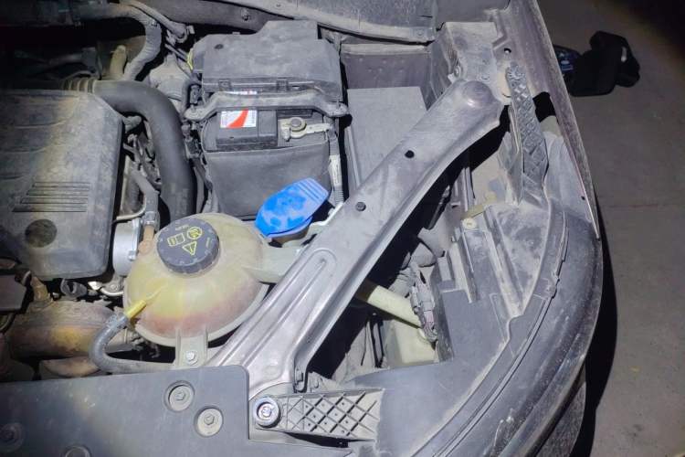 Used Roewe RX5 2018 20T Two-Wheel Drive Automatic Flagship Edition Engine Bay Left