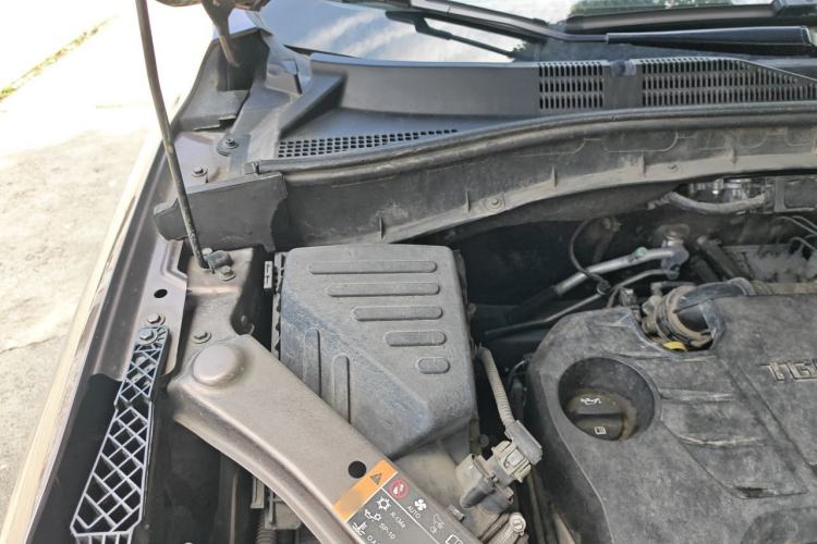 Used Roewe RX5 2018 20T Two-Wheel Drive Manual Internet Smart Edition Engine Bay Right