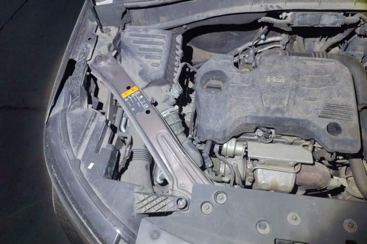 Used Roewe RX5 2018 20T Two-Wheel Drive Automatic Flagship Edition Engine Bay Right