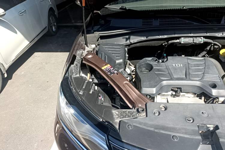 Used Roewe RX5 2018 20T Two-Wheel Drive Manual Flagship Edition Engine Bay Right