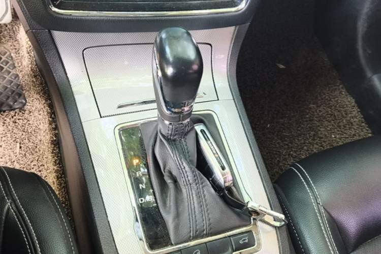 Used Roewe RX5 2018 20T Two-Wheel Drive Automatic Internet Smart Edition Gear Lever