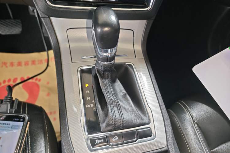 Used Roewe RX5 2018 20T Two-Wheel Drive Automatic Flagship Edition Gear Lever