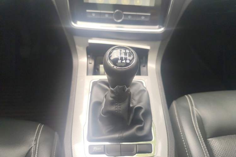 Used Roewe RX5 2018 20T Two-Wheel Drive Manual Internet Smart Edition Gear Lever
