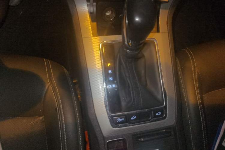 Used Roewe RX5 2018 20T Two-Wheel Drive Automatic Internet Smart Luxury Edition Gear Lever