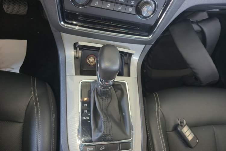 Used Roewe RX5 2018 20T Two-Wheel Drive Automatic Flagship Edition Gear Lever