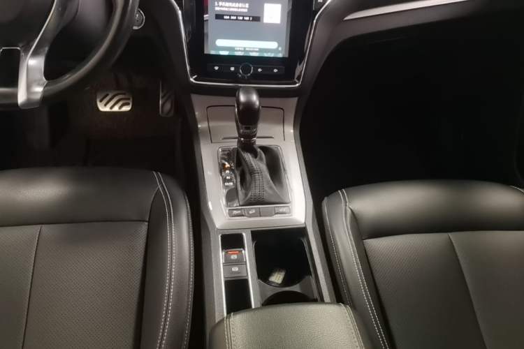 Used Roewe RX5 2018 20T Two-Wheel Drive Automatic Internet Smart Luxury Edition Gear Lever