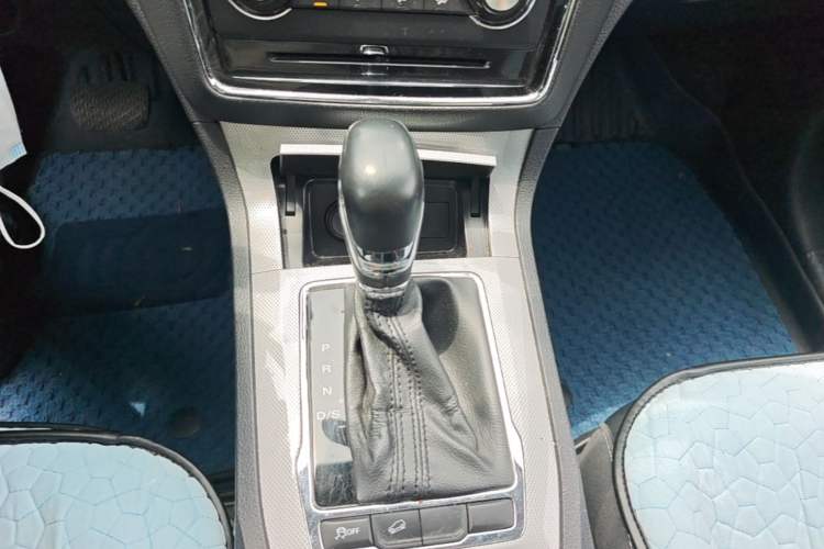 Used Roewe RX5 2018 20T Two-Wheel Drive Automatic Flagship Edition Gear Lever