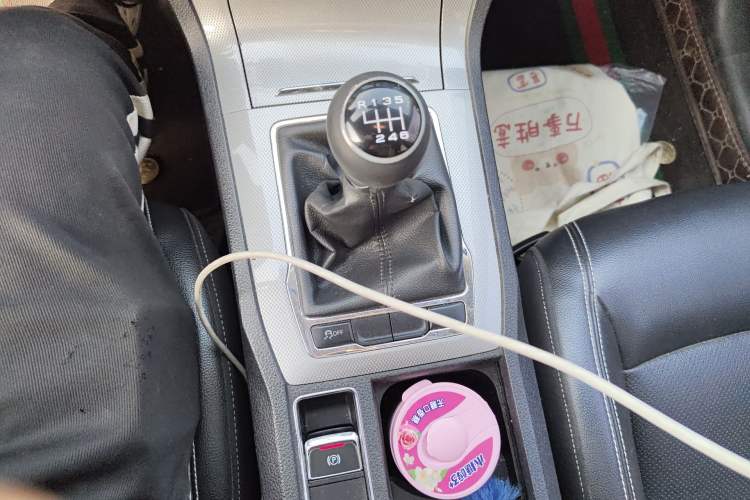 Used Roewe RX5 2018 20T Two-Wheel Drive Manual Flagship Edition Gear Lever