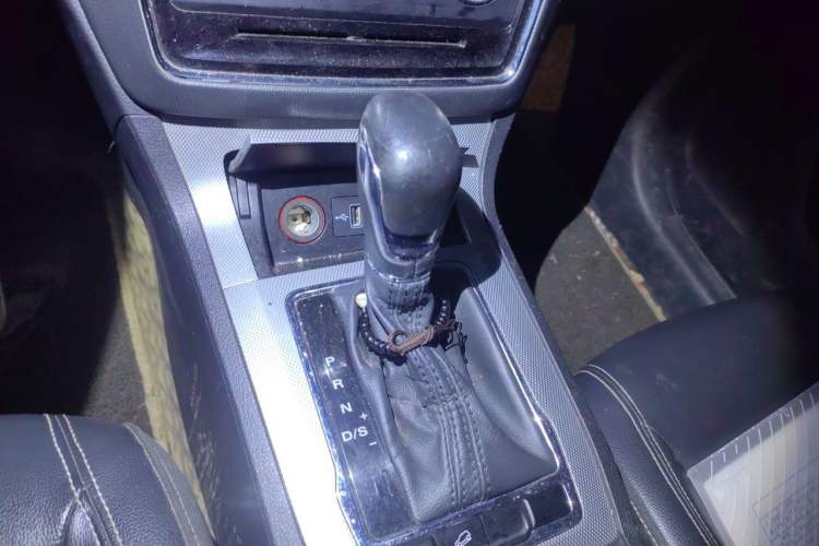 Used Roewe RX5 2018 20T Two-Wheel Drive Automatic Flagship Edition Gear Lever