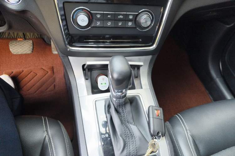 Used Roewe RX5 2018 20T Two-Wheel Drive Automatic Flagship Edition Gear Lever
