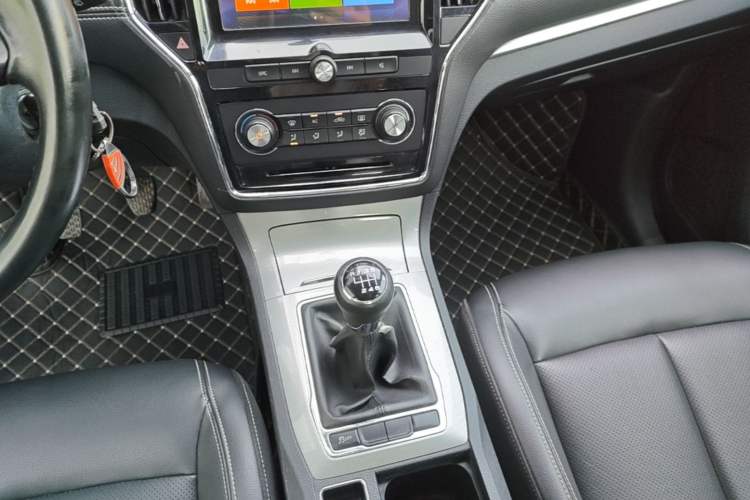 Used Roewe RX5 2018 20T Two-Wheel Drive Manual Flagship Edition Gear Lever