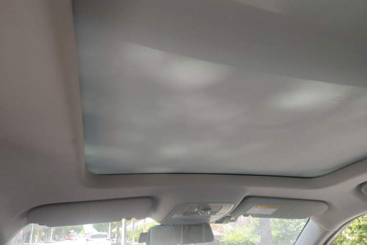Used Roewe RX5 2018 20T Two-Wheel Drive Automatic Internet Smart Edition Headliner