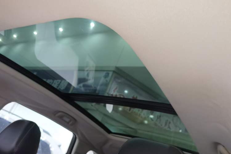 Used Roewe RX5 2018 20T Two-Wheel Drive Automatic Flagship Edition Headliner