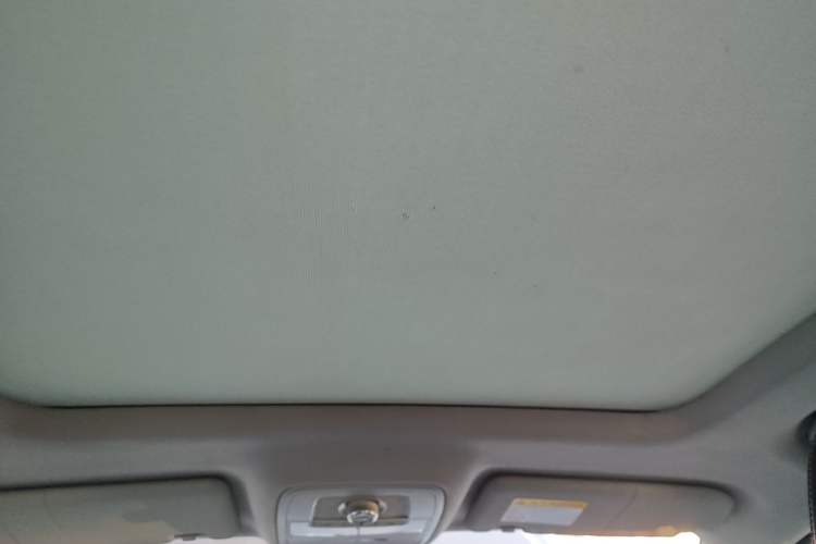 Used Roewe RX5 2018 20T Two-Wheel Drive Manual Flagship Edition Headliner
