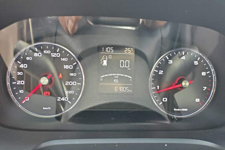 Used Roewe RX5 2018 20T Two-Wheel Drive Manual Internet Smart Edition Instrument Cluster