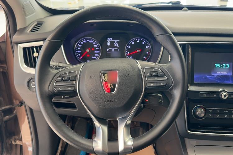 Used Roewe RX5 2018 20T Two-Wheel Drive Manual Flagship Edition Interior 1