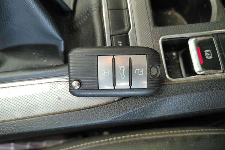 Used Roewe RX5 2018 20T Two-Wheel Drive Manual Flagship Edition Interior 1