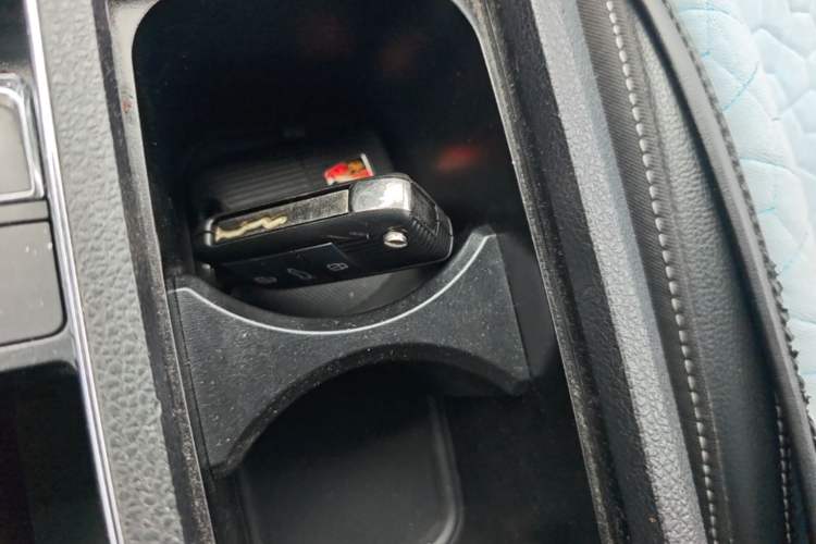 Used Roewe RX5 2018 20T Two-Wheel Drive Automatic Flagship Edition Interior 1