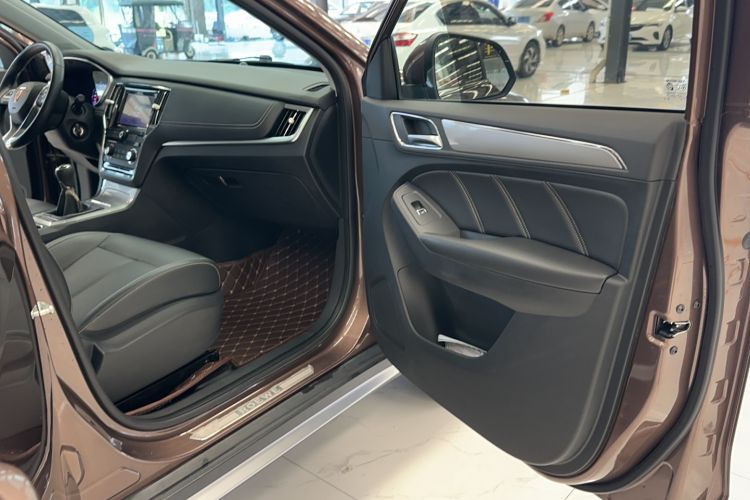 Used Roewe RX5 2018 20T Two-Wheel Drive Manual Flagship Edition Interior 10