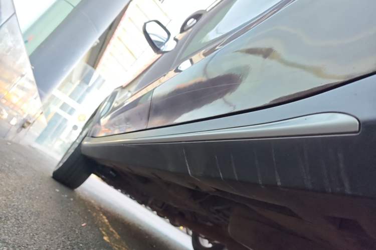 Used Roewe RX5 2018 20T Two-Wheel Drive Manual Flagship Edition Left Side Sill