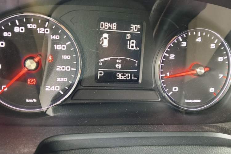 Used Roewe RX5 2018 20T Two-Wheel Drive Automatic Internet Smart Edition Odometer Close Up