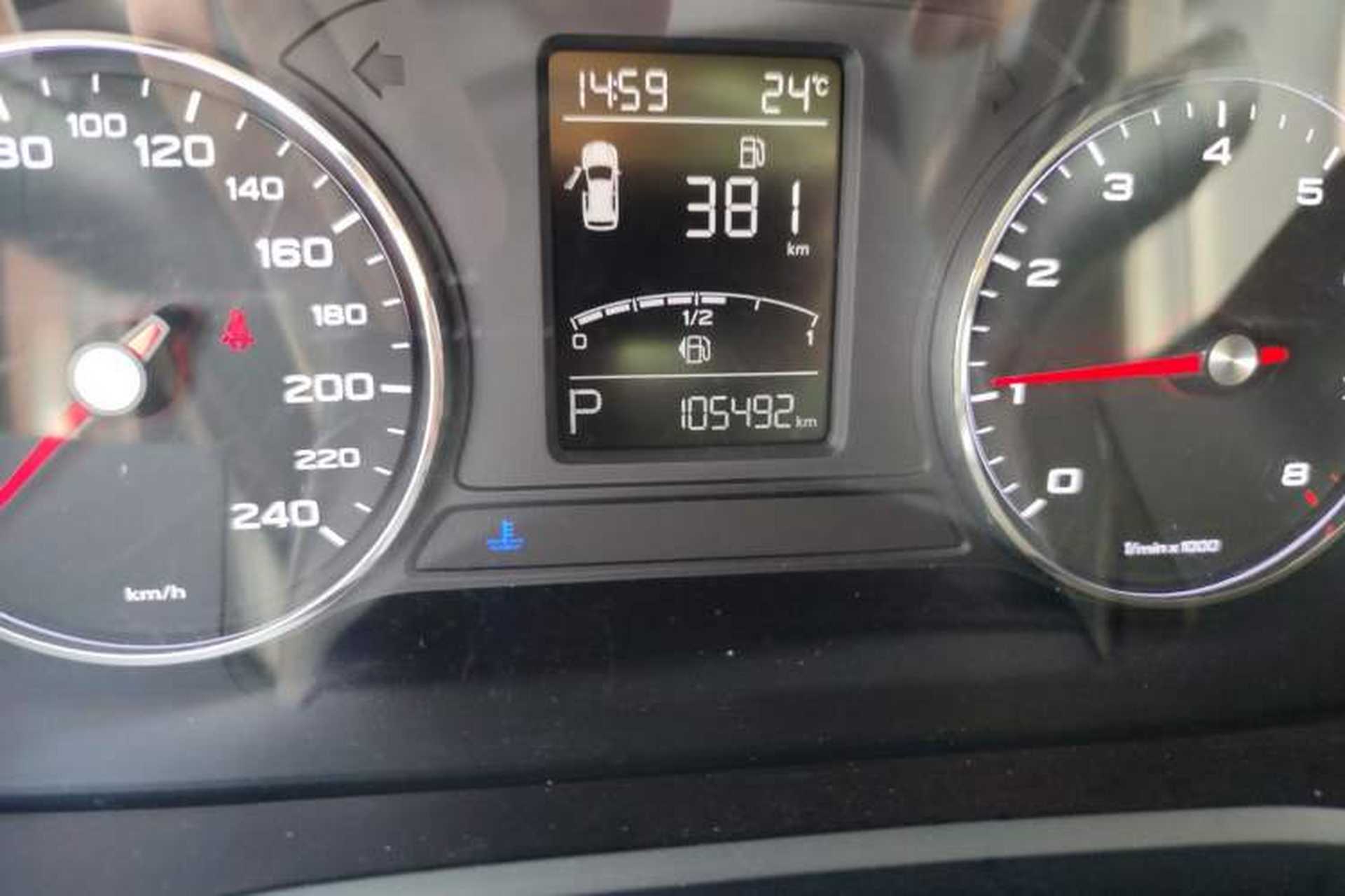 Used Roewe RX5 2018 20T Two-Wheel Drive Automatic Internet Smart Edition Odometer Close Up