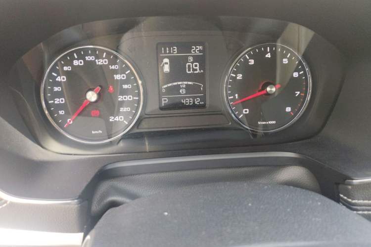 Used Roewe RX5 2018 20T Two-Wheel Drive Automatic Internet Smart Edition Odometer Close Up
