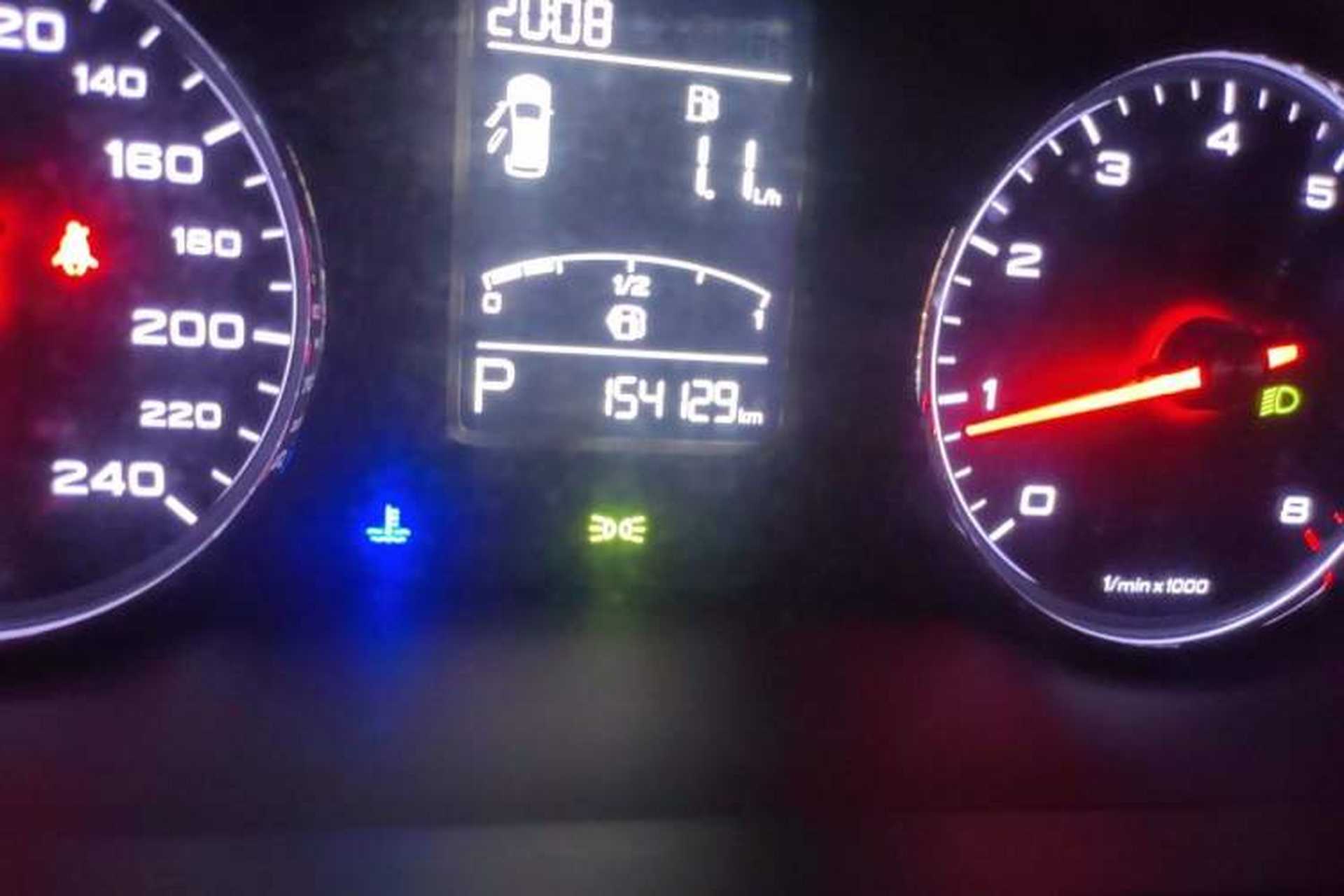 Used Roewe RX5 2018 20T Two-Wheel Drive Automatic Flagship Edition Odometer Close Up
