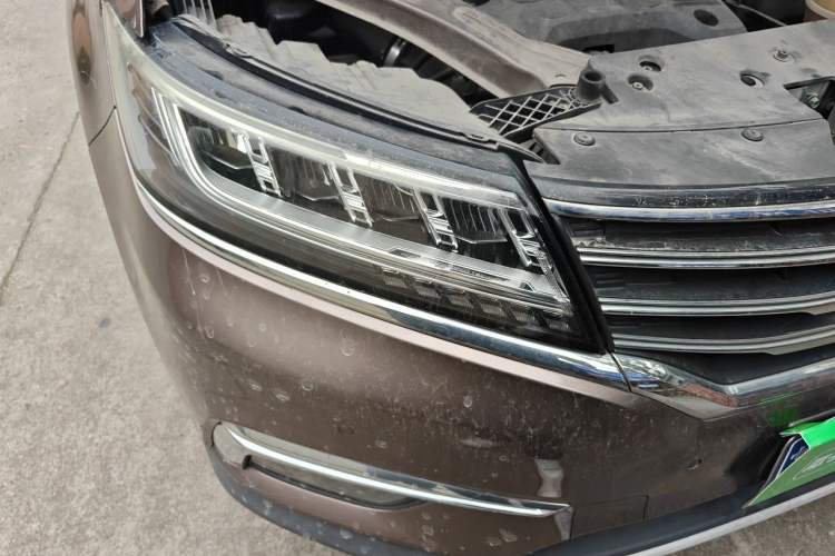 Used Roewe RX5 2018 20T Two-Wheel Drive Manual Internet Elite Edition Right Front Headlight