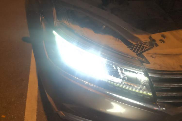 Used Roewe RX5 2018 20T Two-Wheel Drive Automatic Internet Smart Luxury Edition Right Front Headlight