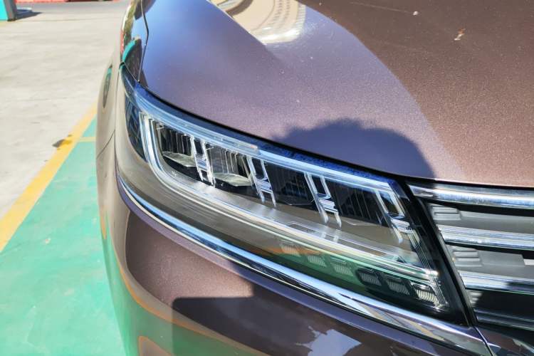 Used Roewe RX5 2018 20T Two-Wheel Drive Automatic Internet Smart Luxury Edition Right Front Headlight