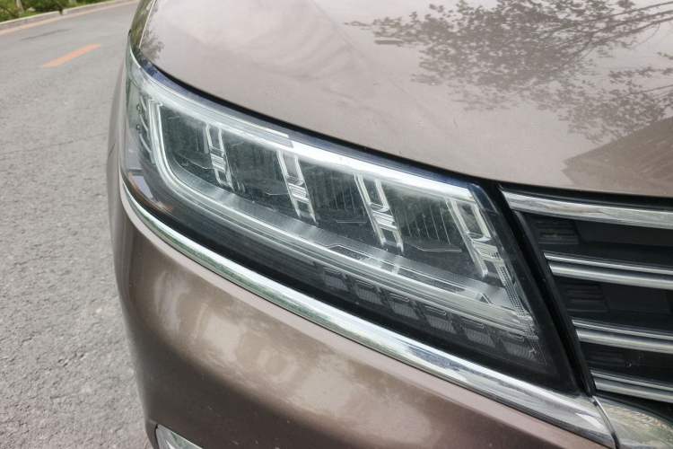 Used Roewe RX5 2018 20T Two-Wheel Drive Automatic Internet Smart Luxury Edition Right Front Headlight
