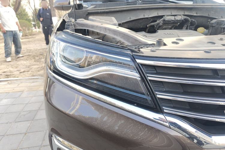 Used Roewe RX5 2018 20T Two-Wheel Drive Manual Flagship Edition Right Front Headlight