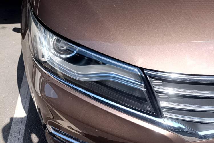 Used Roewe RX5 2018 20T Two-Wheel Drive Manual Flagship Edition Right Front Headlight