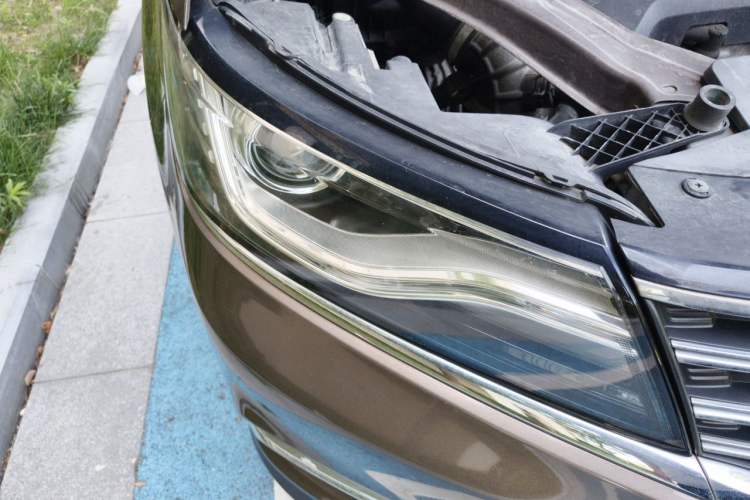 Used Roewe RX5 2018 20T Two-Wheel Drive Automatic Flagship Edition Right Front Headlight