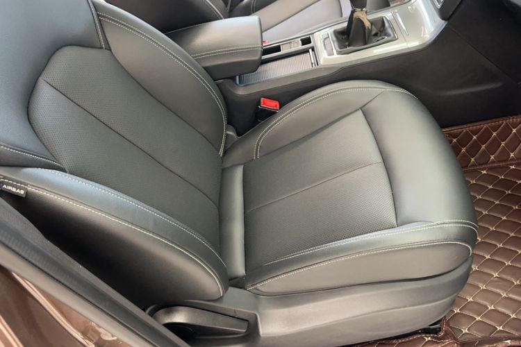 Used Roewe RX5 2018 20T Two-Wheel Drive Manual Flagship Edition Right Front Seat