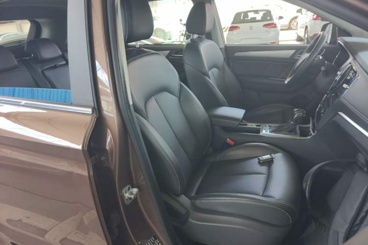 Used Roewe RX5 2018 20T Two-Wheel Drive Automatic Flagship Edition Right Front Seat