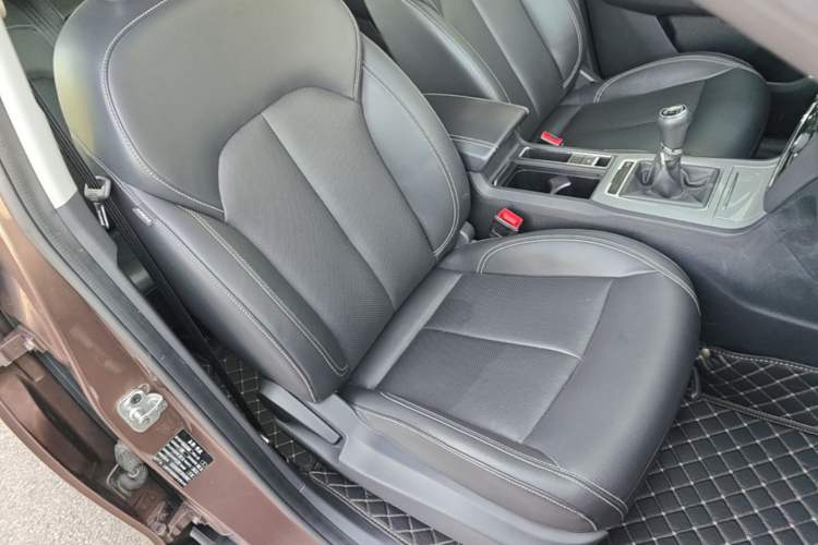 Used Roewe RX5 2018 20T Two-Wheel Drive Manual Flagship Edition Right Front Seat