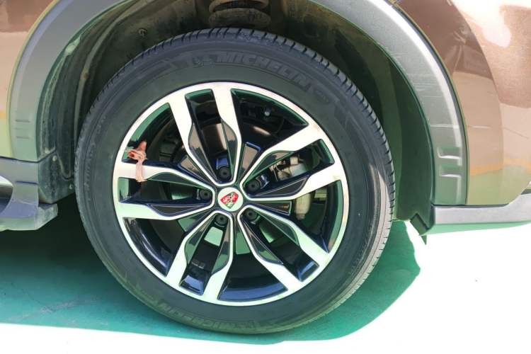 Used Roewe RX5 2018 20T Two-Wheel Drive Automatic Internet Smart Luxury Edition Right Front Wheel Hub