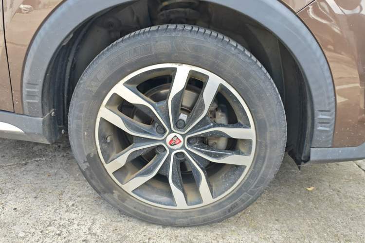 Used Roewe RX5 2018 20T Two-Wheel Drive Manual Internet Smart Edition Right Front Wheel Hub