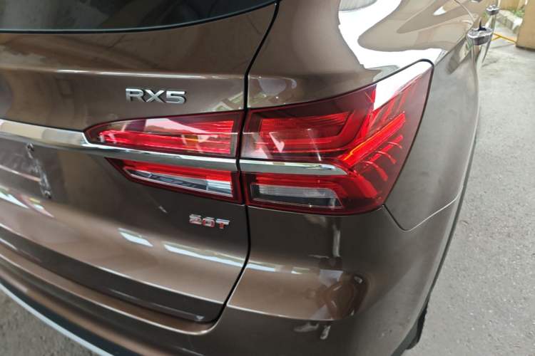 Used Roewe RX5 2018 20T Two-Wheel Drive Automatic Flagship Edition Right Rear Taillight